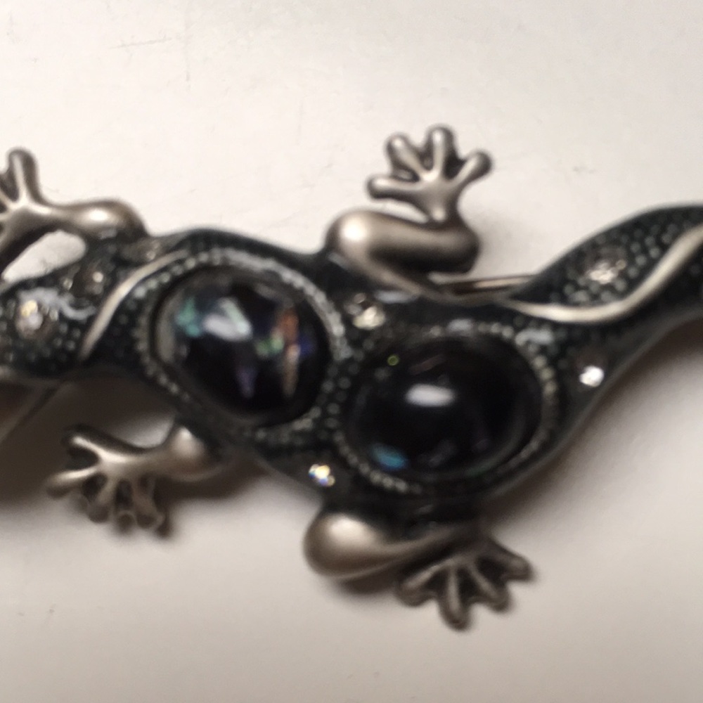 Lizard Metal Brooch - Picture 4 of 7